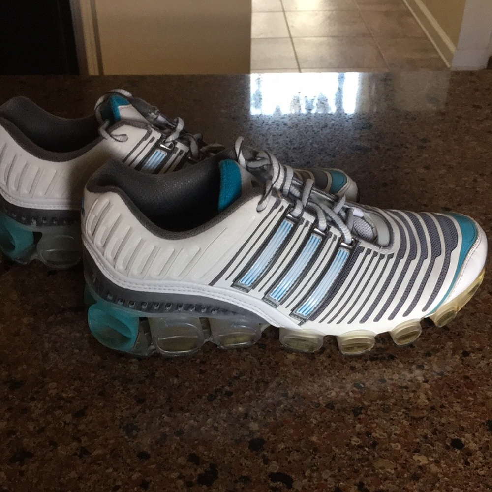 Adidas Bounce View 3